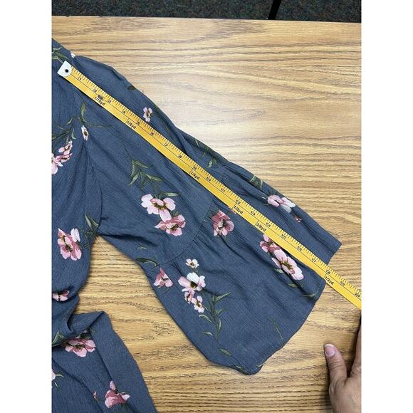 Torrid size 2 Floral Blue Lace Up Back Tunic Top 2X Flutter Sleeve rayon NWT - Picture 6 of 9